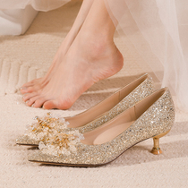 金色婚鞋2024年新款新娘鞋主婚纱高跟鞋女3cm低跟单鞋订婚水晶鞋