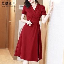 v领气质红色连衣裙2024新款女夏季高级感收腰显瘦法式赫本小红裙