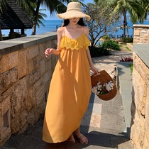 夏季显白沙滩超美海边拍照裙法式气质度假风约会暖黄色吊带连衣裙