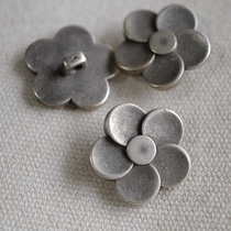 18mm一颗价格英国 Textile Garden仿金属银色涂层ABS花朵纽扣