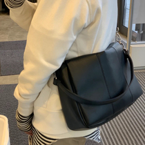 韩版简约百搭挎包男士新款大容量潮流个性单肩包时尚休闲斜挎包包